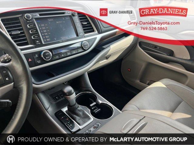 Photo of 2015 Predawn Gray Mica Toyota Highlander