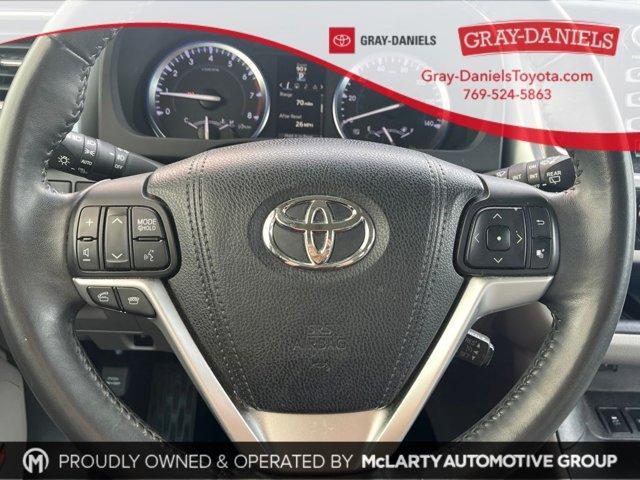 Photo of 2015 Predawn Gray Mica Toyota Highlander