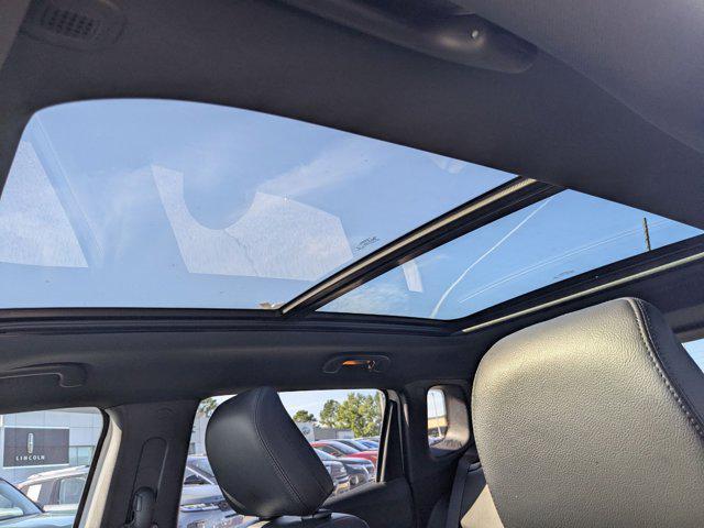 Photo of 2022 Bright White Clearcoat Jeep Compass