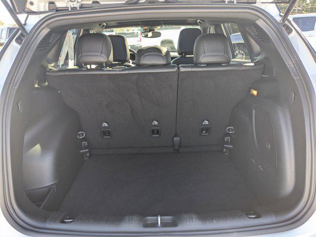 Photo of 2022 Bright White Clearcoat Jeep Compass