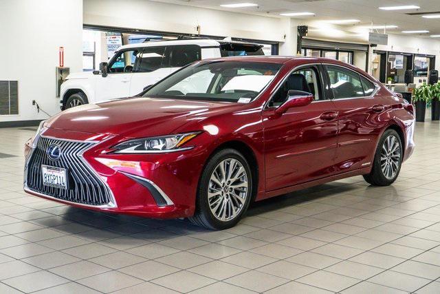 Photo of 2021 Matador Red Mica Lexus ES 300h