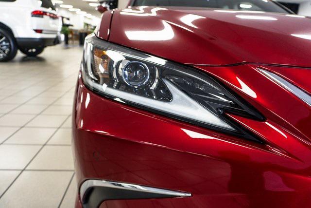 Photo of 2021 Matador Red Mica Lexus ES 300h