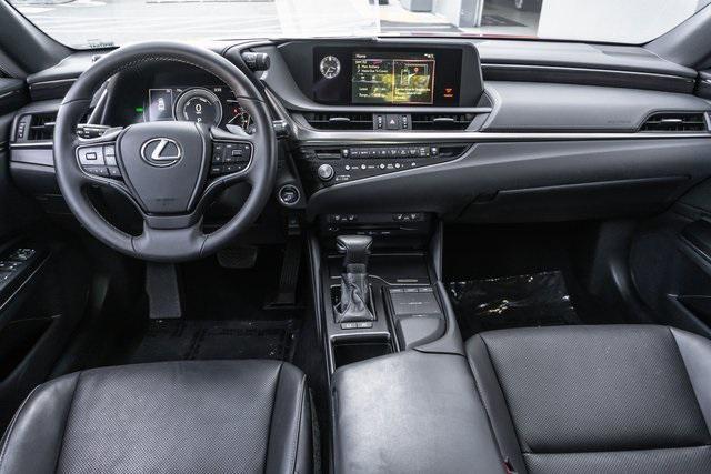 Photo of 2021 Matador Red Mica Lexus ES 300h