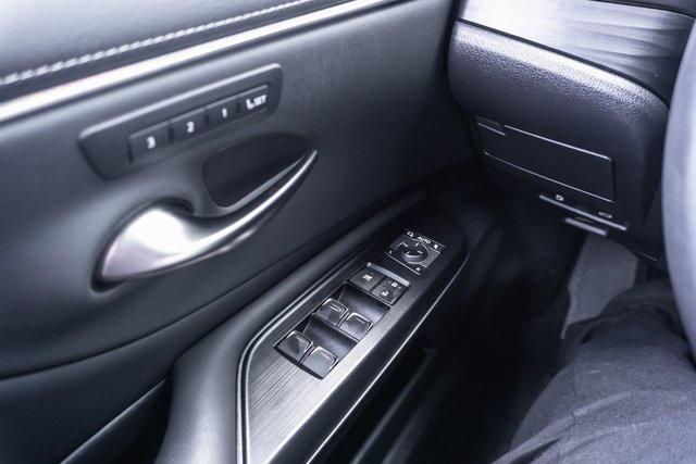 Photo of 2021 Matador Red Mica Lexus ES 300h