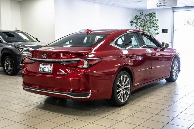 Photo of 2021 Matador Red Mica Lexus ES 300h