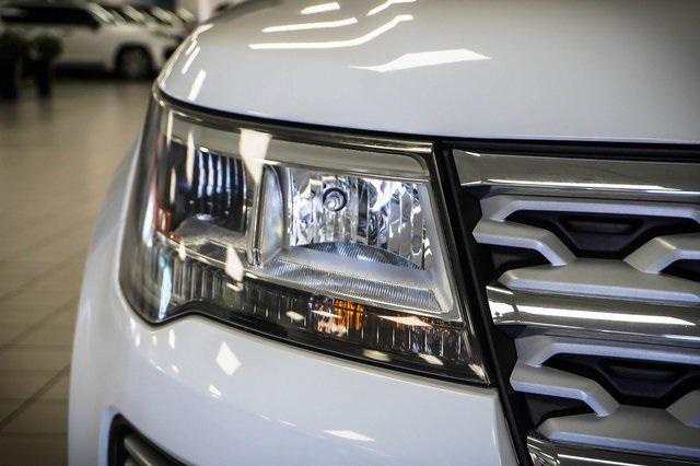 Photo of 2019 Oxford White Ford Explorer