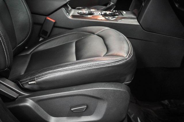 Photo of 2019 Oxford White Ford Explorer