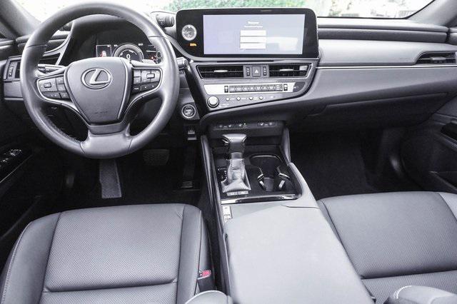 Photo of 2023 * Lexus ES 300h