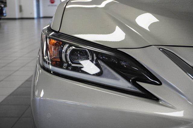 Photo of 2023 * Lexus ES 300h