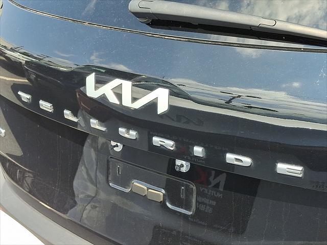 Photo of 2022 Ebony Black Kia Telluride
