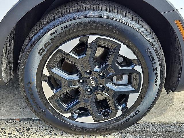 Photo of 2024 Glacial White Pearl Kia Sorento