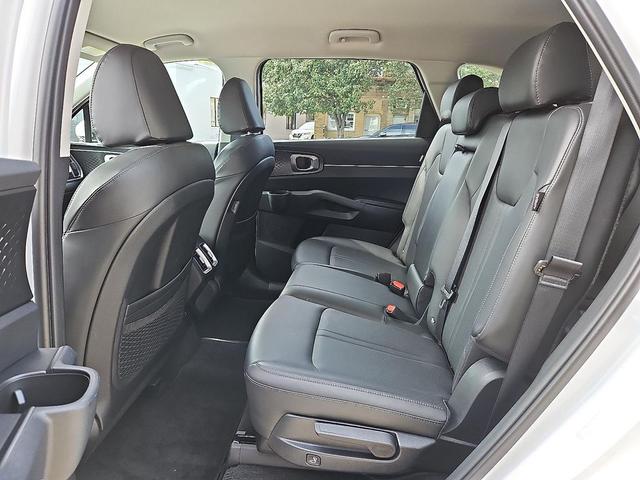 Photo of 2024 Glacial White Pearl Kia Sorento