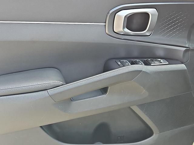 Photo of 2024 Glacial White Pearl Kia Sorento