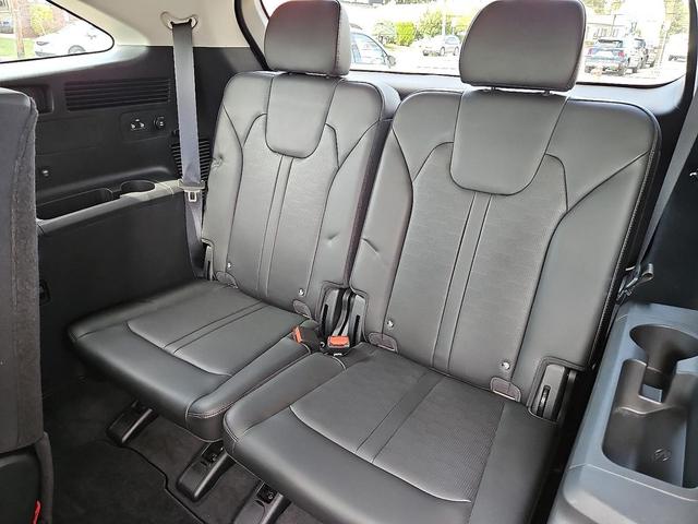 Photo of 2024 Glacial White Pearl Kia Sorento