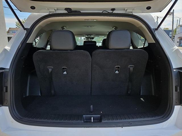 Photo of 2024 Glacial White Pearl Kia Sorento