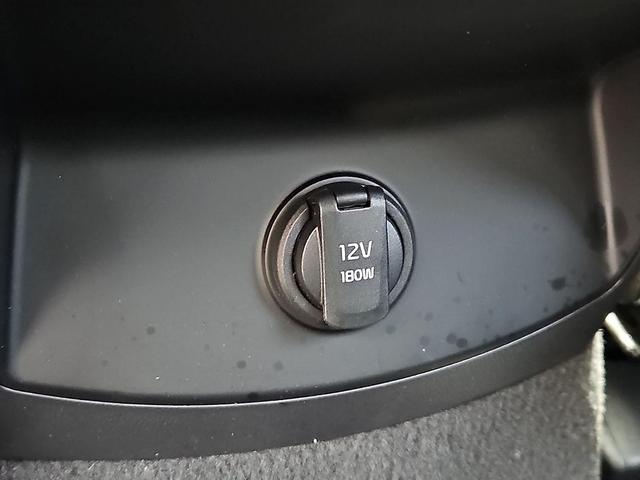 Photo of 2024 Glacial White Pearl Kia Sorento
