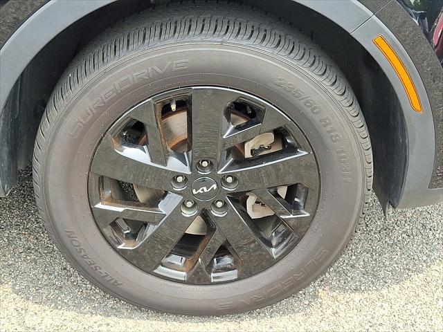 Photo of 2022 Ebony Black Kia Sorento