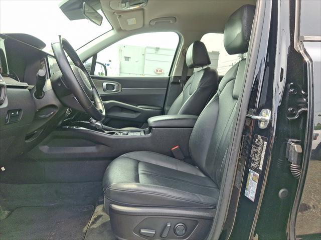 Photo of 2022 Ebony Black Kia Sorento