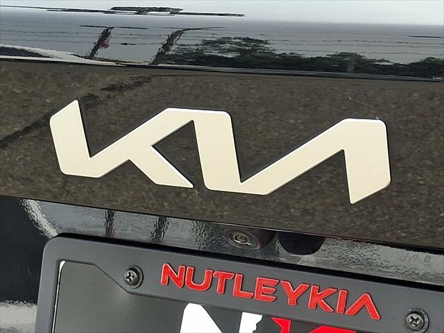 Photo of 2022 Ebony Black Kia Sorento