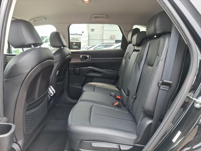 Photo of 2022 Ebony Black Kia Sorento