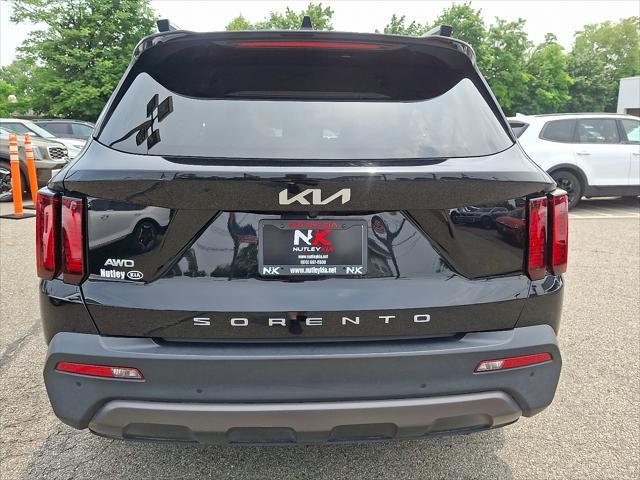 Photo of 2022 Ebony Black Kia Sorento