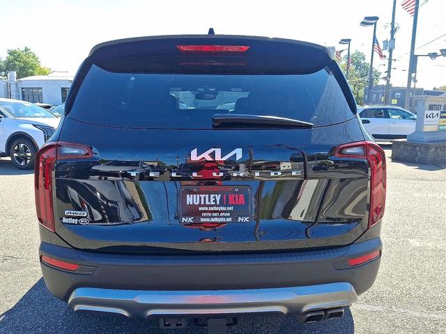 Photo of 2022 Black Copper Kia Telluride
