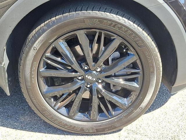 Photo of 2022 Black Copper Kia Telluride