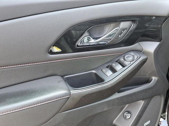 Photo of 2023 Mosaic Black Metallic Chevrolet Traverse