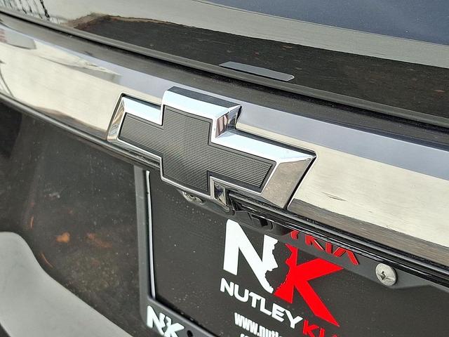 Photo of 2023 Mosaic Black Metallic Chevrolet Traverse