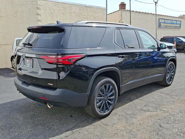 Photo of 2023 Mosaic Black Metallic Chevrolet Traverse