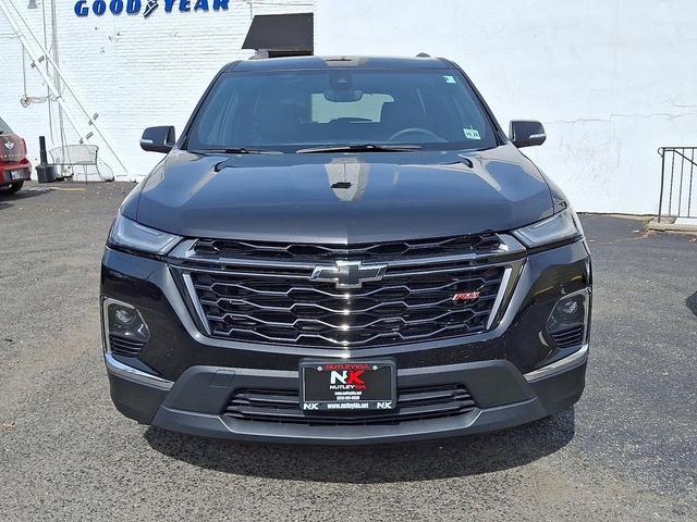 Photo of 2023 Mosaic Black Metallic Chevrolet Traverse