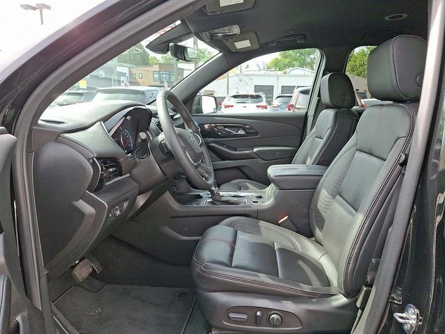 Photo of 2023 Mosaic Black Metallic Chevrolet Traverse