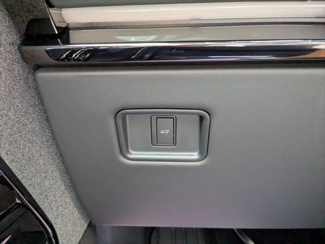 Photo of 2025 Carpathian Grey Premium Metallic Land Rover Range Rover Sport
