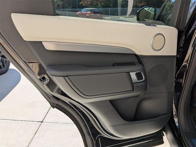 Photo of 2025 Santorini Black Metallic Land Rover Discovery