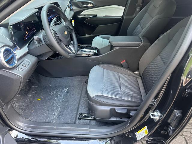 Photo of 2025 Mosaic Black Metallic Chevrolet Trax