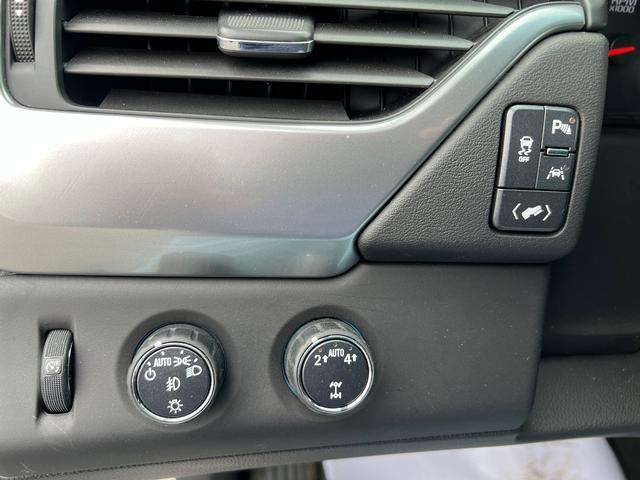 Photo of 2017 Summit White Chevrolet Suburban