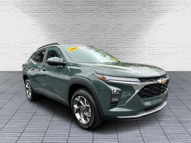 Photo of 2025 GRAY Chevrolet Trax