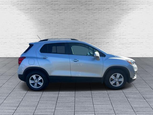 Photo of 2017 SILVER ICE Chevrolet Trax