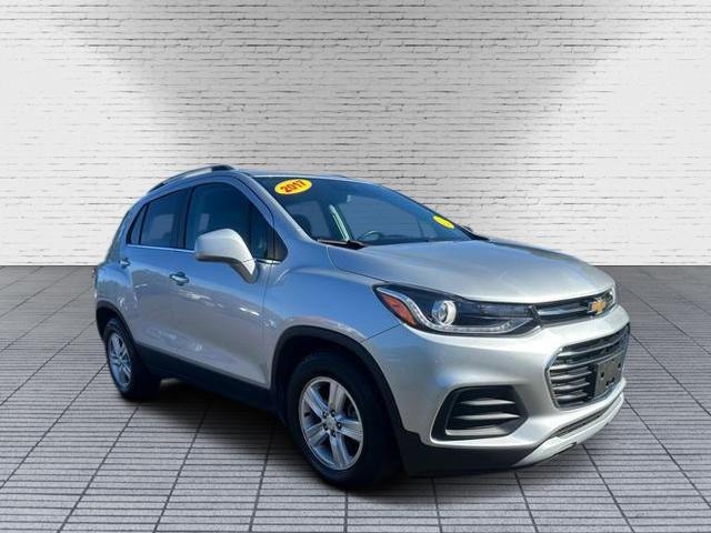 Photo of 2017 SILVER ICE Chevrolet Trax