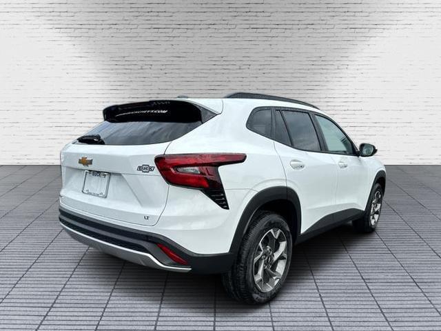Photo of 2025 Summit White Chevrolet Trax