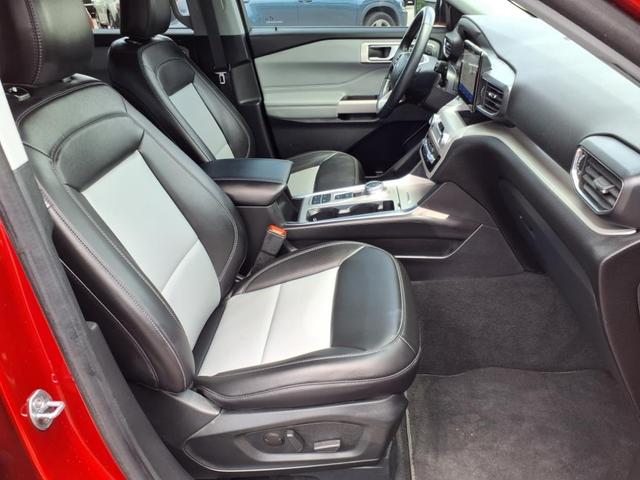 Photo of 2024 Rapid Red Metallic Tinted Clearcoat Ford Explorer