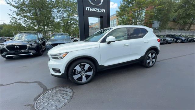 Photo of 2019 Ice White Volvo XC40