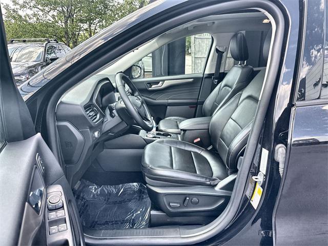 Photo of 2022 Agate Black Metallic Ford Escape
