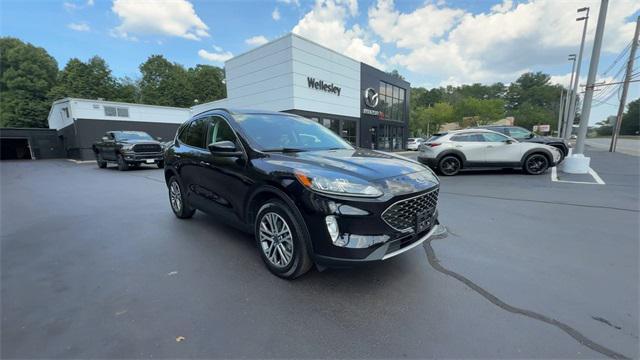 Photo of 2022 Agate Black Metallic Ford Escape