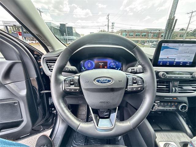 Photo of 2022 Agate Black Metallic Ford Escape