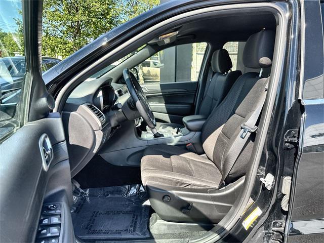 Photo of 2019 Diamond Black Crystal Pearlcoat Jeep Grand Cherokee