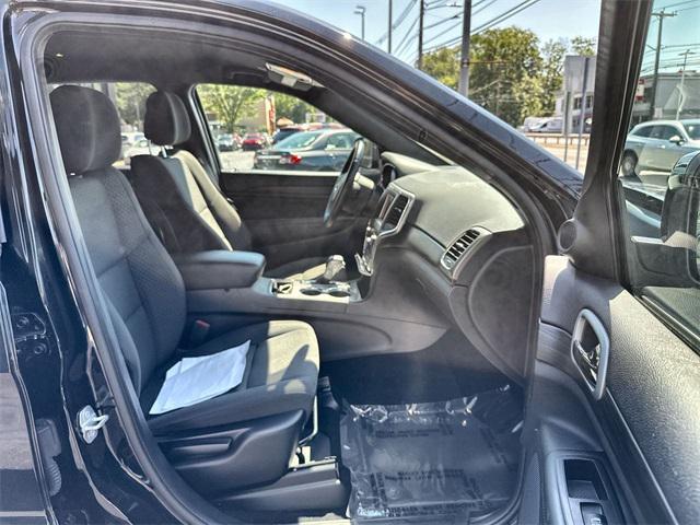 Photo of 2019 Diamond Black Crystal Pearlcoat Jeep Grand Cherokee