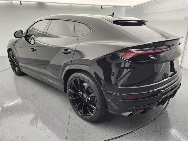 Photo of 2022 Nero Noctis Lamborghini Urus