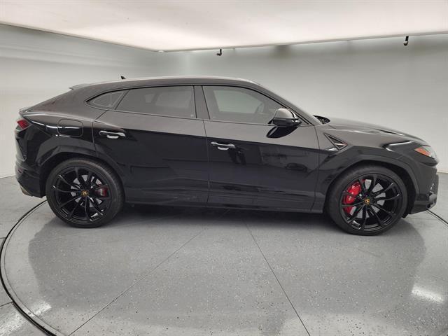 Photo of 2022 Nero Noctis Lamborghini Urus