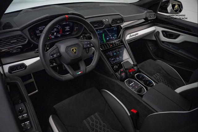 Photo of 2024 BIANCO ICARUS Lamborghini Urus